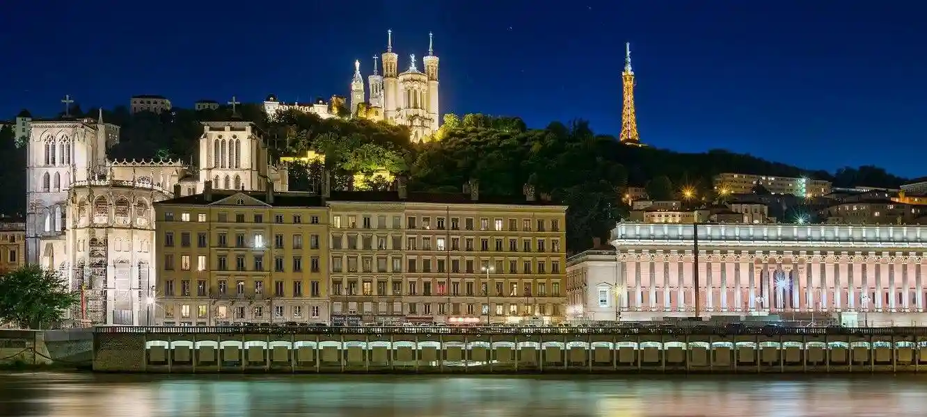 Palais des 24 colonnes, vue Fourvière à LYON